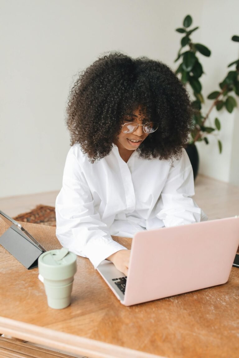 Remote Independent Contractor Jobs That Can Help You Earn an Extra $1,000+ per Month (Beginner-Friendly & Legit)