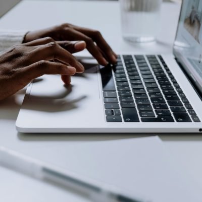 7 Legitimate Side Hustles You Can Start This Weekend With No Money (A Realistic Path to $100 Days)